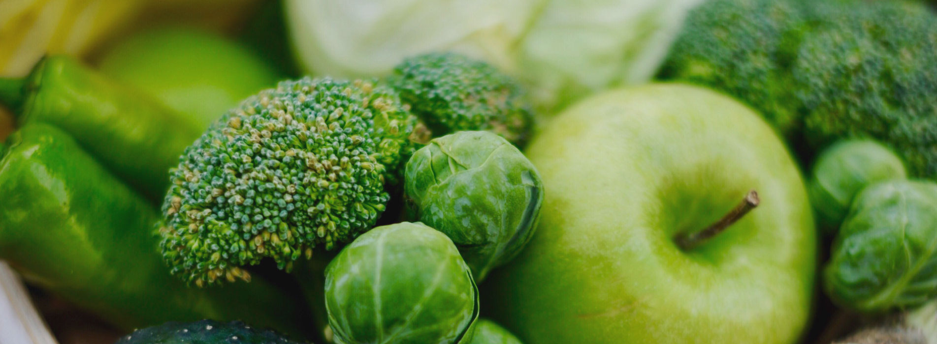 Apples, peppers, broccoli and sprouts